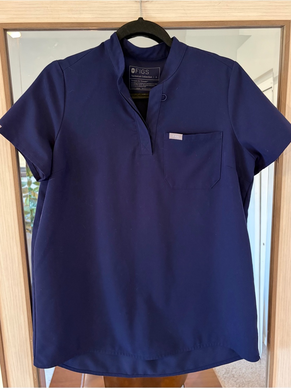 FIGS Scrub Top for Women Relaxed Fit Mock Neck, Pocket Anti-Winkle Blue size SM